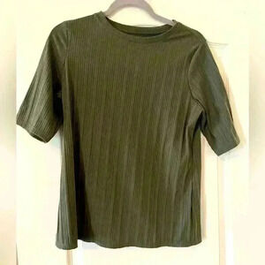 EUC Nine West Soft Spun Top Army Green Women’s size medium